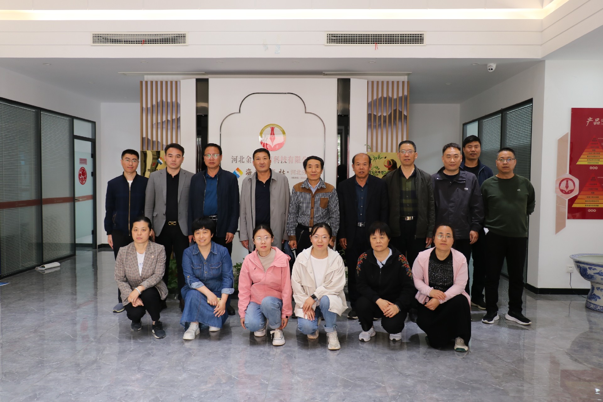 熱(rè)烈歡迎山(shān)東省蘭陵縣東苑**中學考察團走進金卷參觀交流